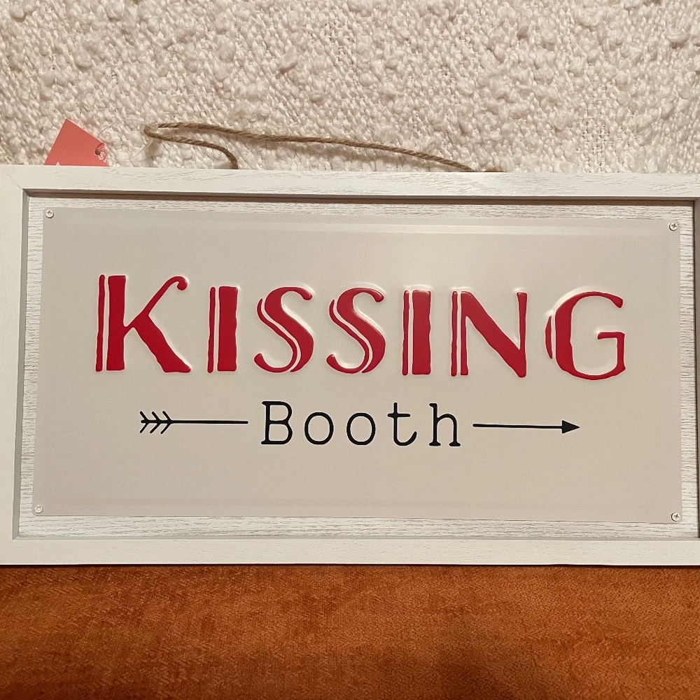 Target Spritz Kissing Booth Sign, NEW